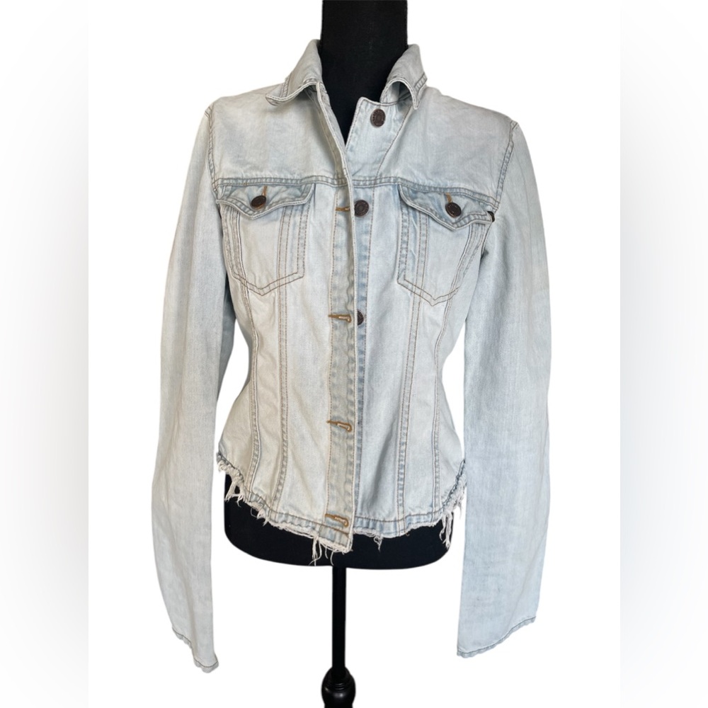 Abercrombie & Fitch light wash denim jacket size large